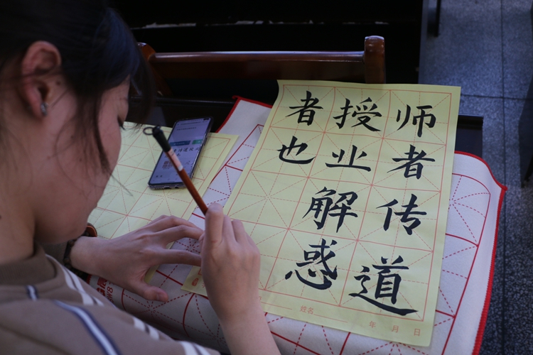 “毛笔字”比赛.JPG