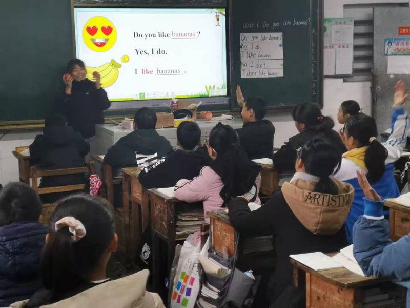 新进教师万佳的英语汇报课.JPG